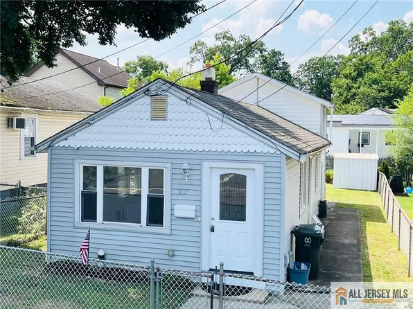 295 Norwood Ave, Laurence Harbor, NJ 08879