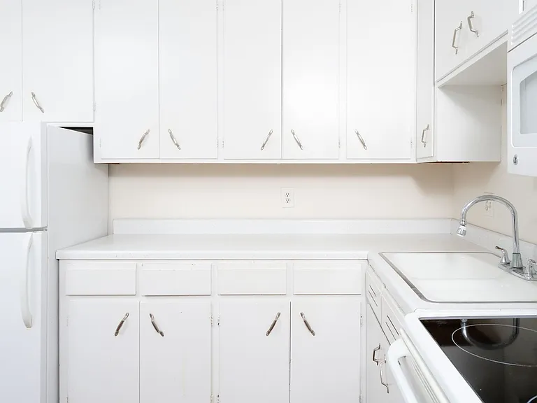 Highcroft Manor Apartments Located in Wayzata, MN — Photo 11
