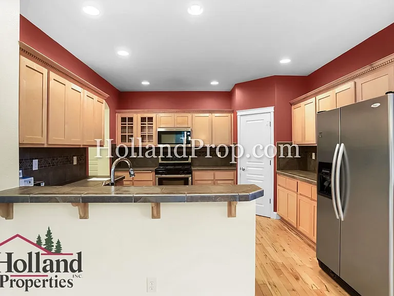 319 NW Wildwood St — Photo 11