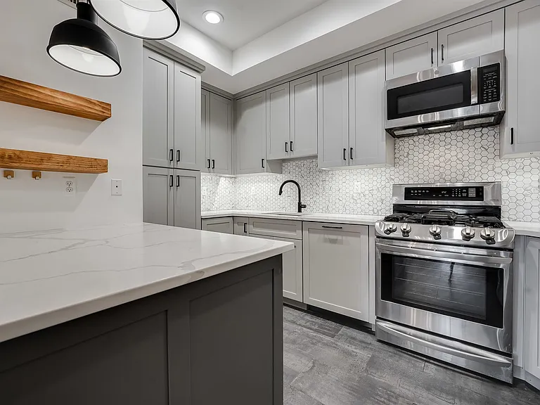 829 Washington St #5 — Photo 3