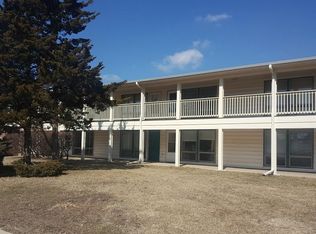 516 Elm Ridge Rd, Carpentersville, IL 60110