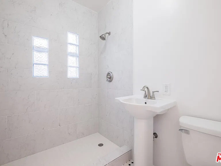 851 Alandele Ave — Photo 11