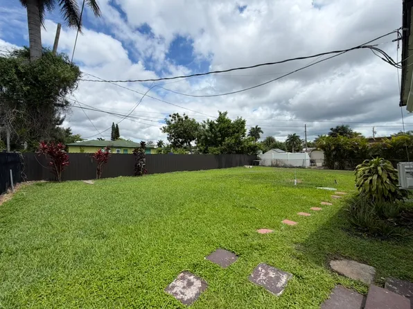 1461 NW 92nd St, Miami, FL 33147