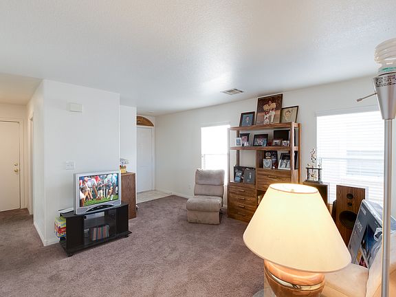 5th image of 824 Purdy Lodge St
