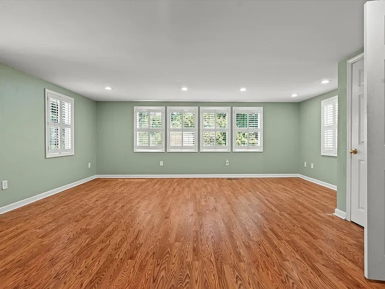 726 Wisteria Dr — Photo 33