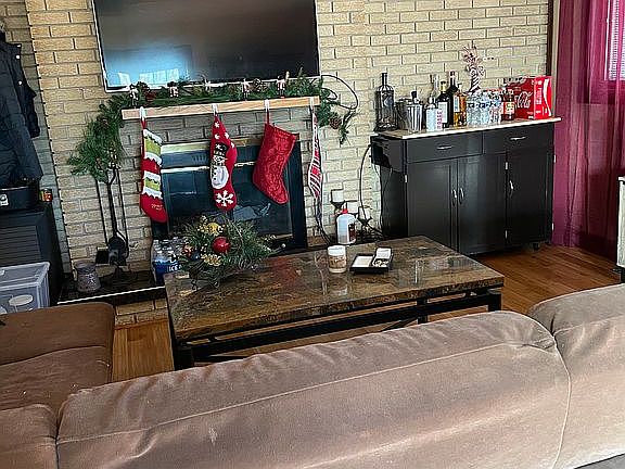 3rd image of 265 Fleetwood Ln