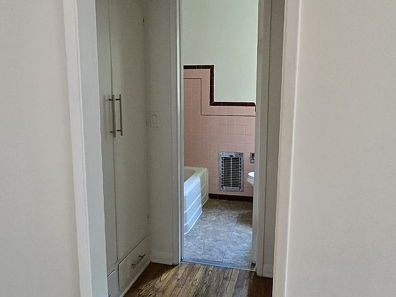 3rd image of 161 S Westmoreland Ave APT 101