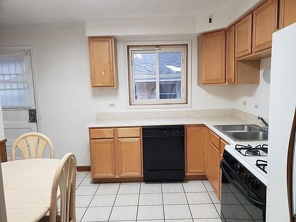3rd image of 8606 Trumbull Ave