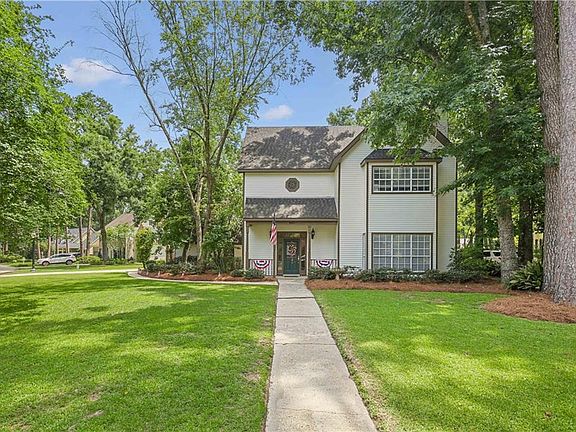 2nd image of 301 Vine Ct
