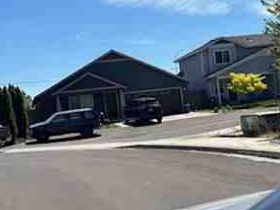 Exterior Neighborhood (street photo)