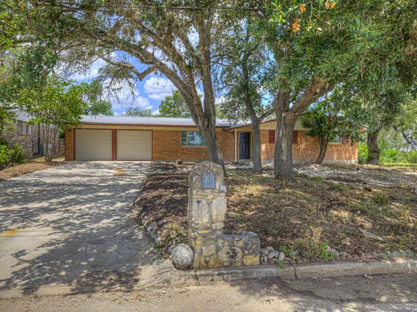 129 Young, Universal City, TX 78148