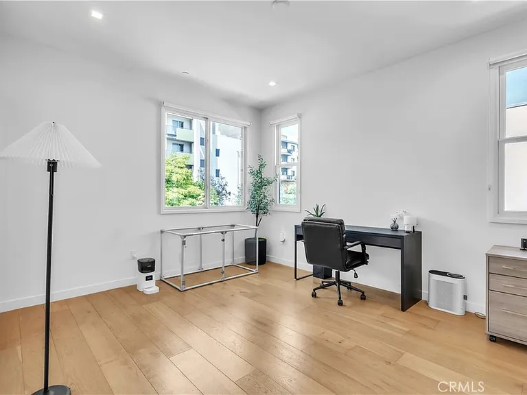 532 W Elk Ave #1 — Photo 15