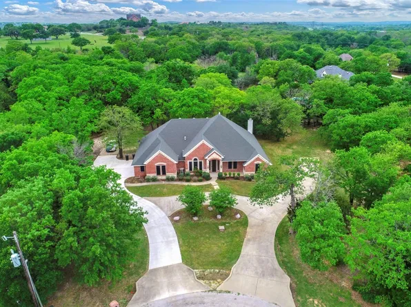 108 Preston Oaks Ct, Azle, TX 76020