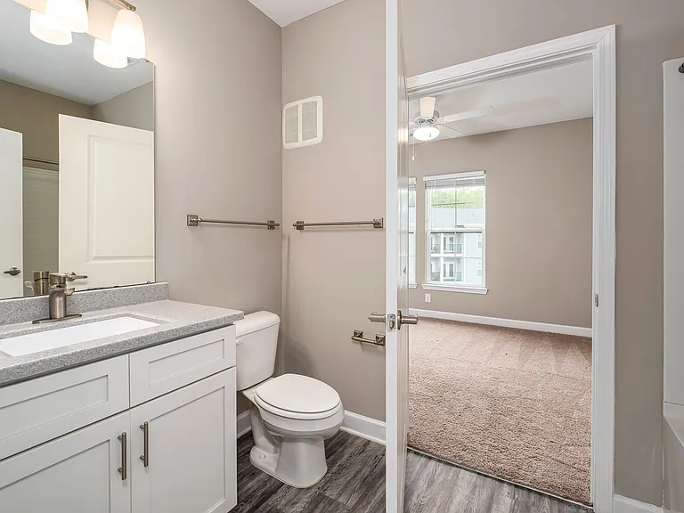 Richmond Place Luxury Apartments — Photo 43