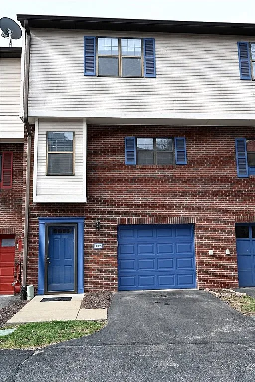 102 Longfellow Ct photo 1