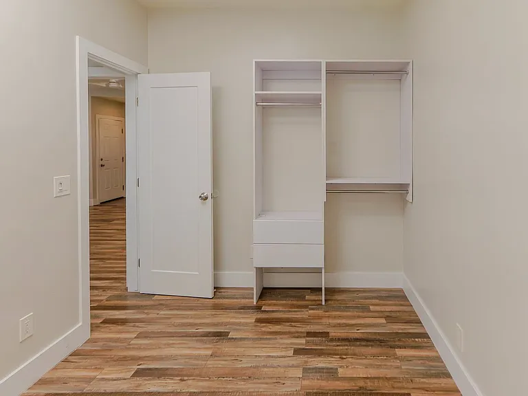 Garfield Avenue Apartments — Photo 62