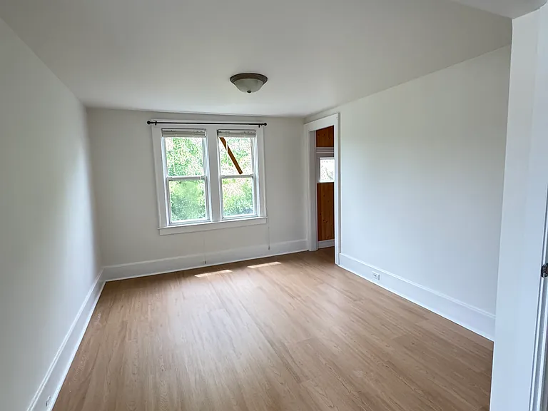 432 Campbell Ave — Photo 2