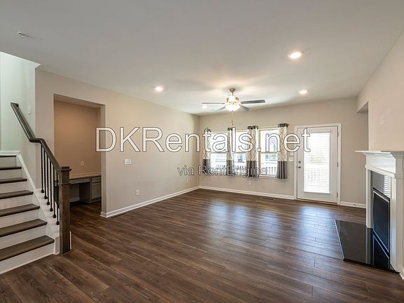 3rd image of 319 Commons Ave