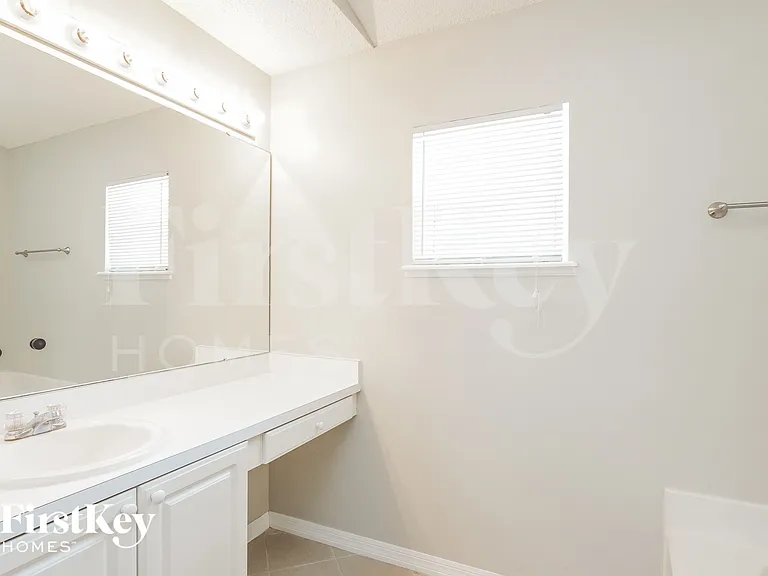 729 Pincon Ln — Photo 7