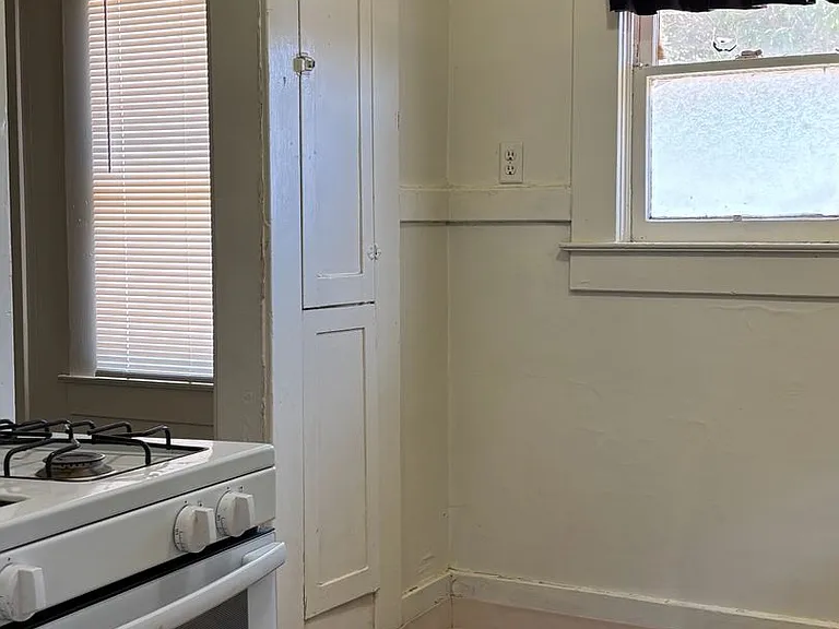 2087 N Marks Ave — Photo 3
