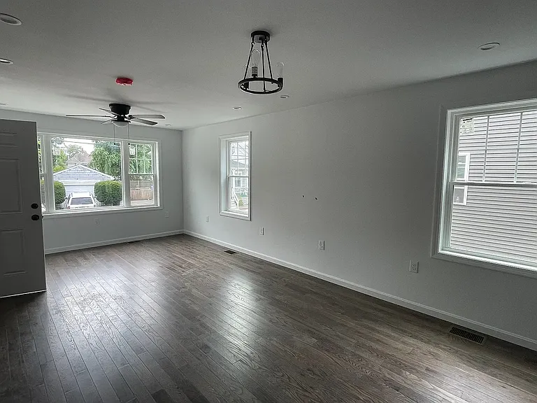 187 Montgomery Ave #2 — Photo 11