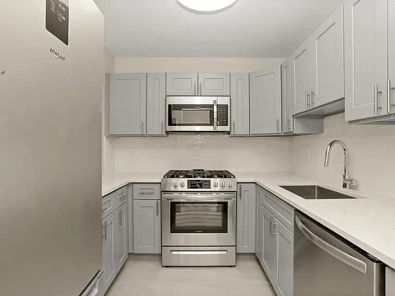 3 Consulate Dr #4F — Photo 17