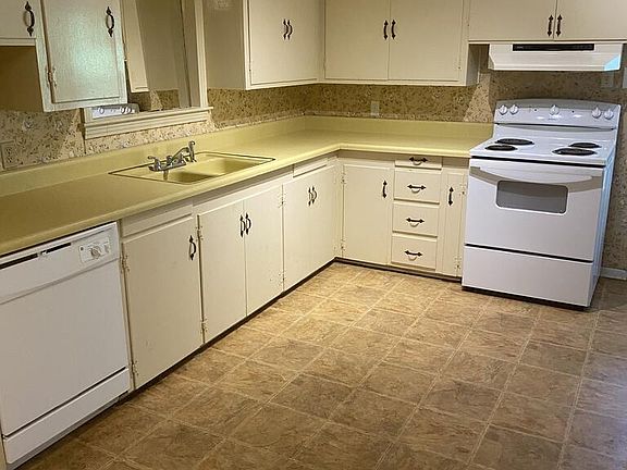 3rd image of 24 College Dr