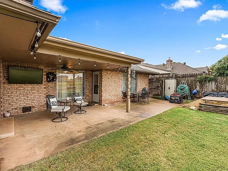 11521 Carriage Dr — Photo 32