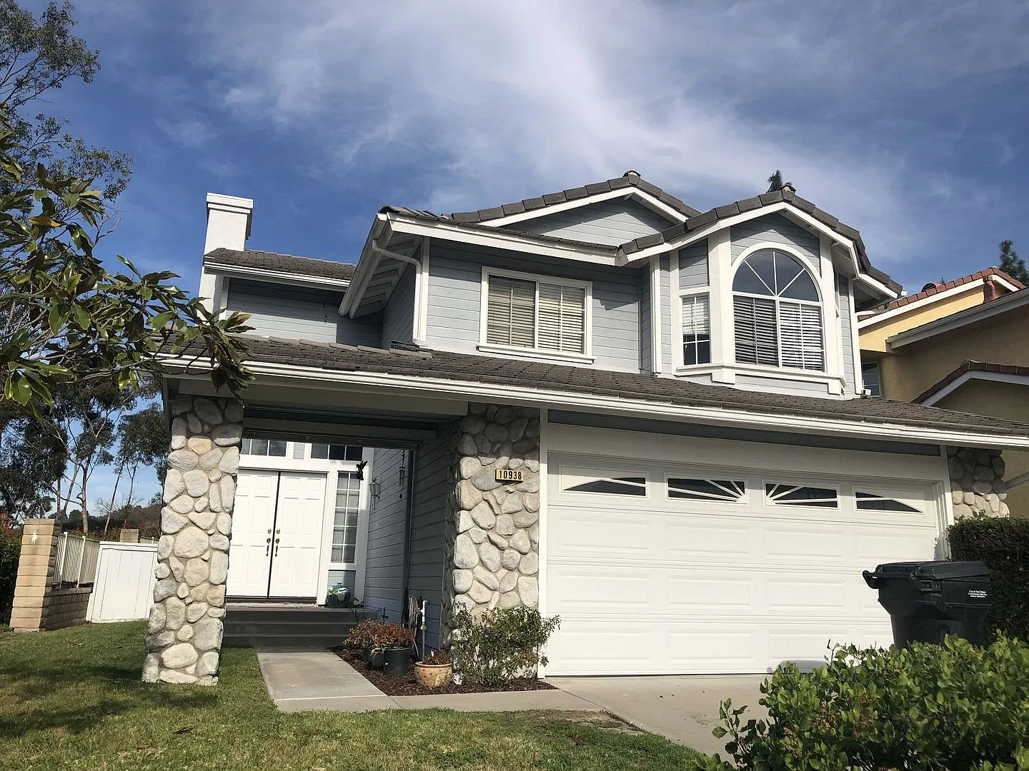 Spacious 3 Bedroom House Near Hiking Trails In Tierrasanta — Photo 1