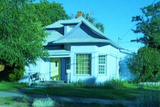 2nd image of 209 E 6th