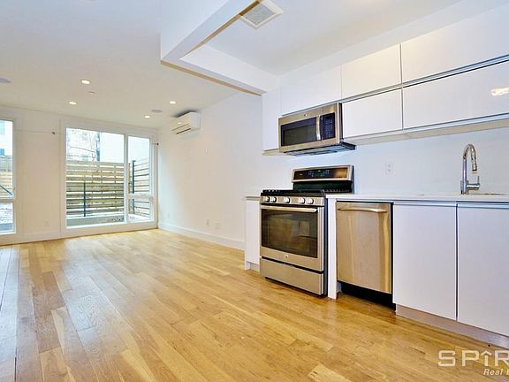 2nd image of 530 Lafayette Ave APT 1R