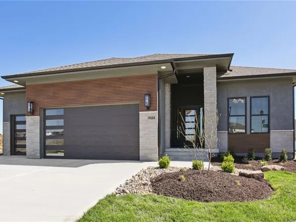 5824 NW Black Oak Ct, Kansas City, MO 64152