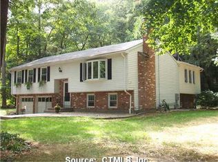 33 Woodhaven Dr, Burlington, CT 06013