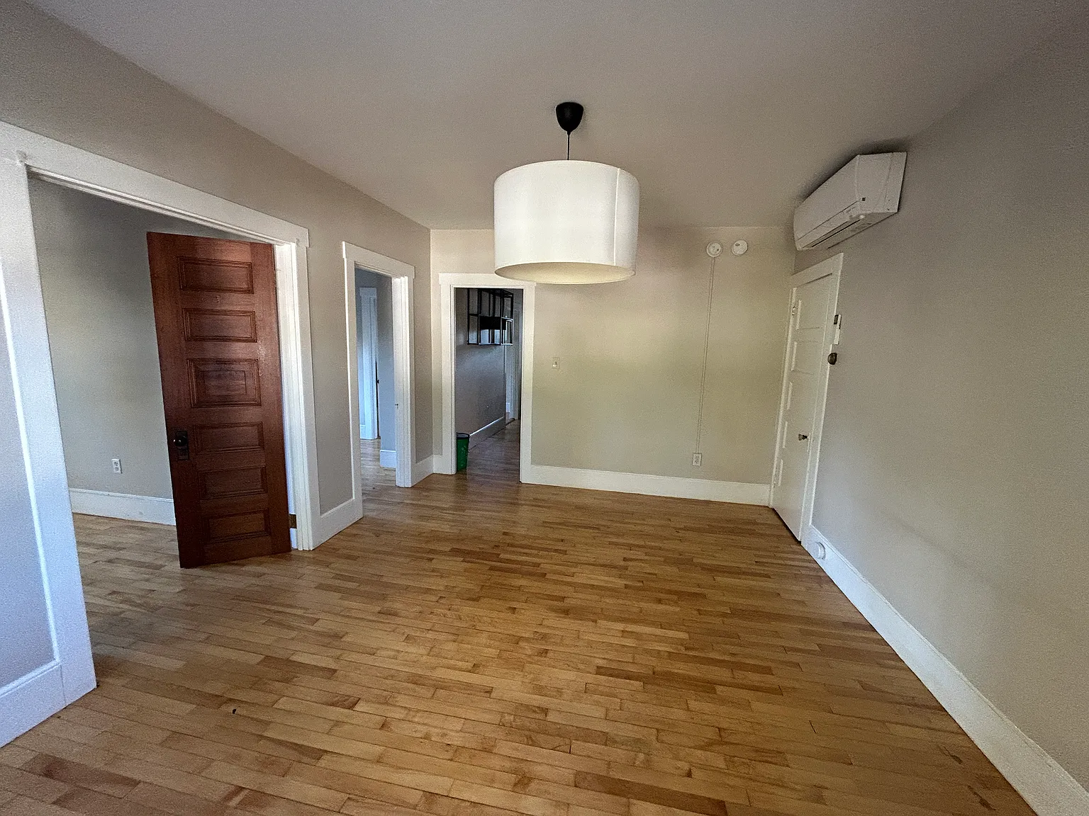 3 bed, 756 sqft, $2,300 — Photo 1