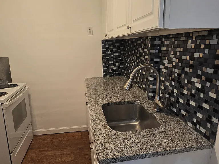 779 Virginia Ave NE #T — Photo 4