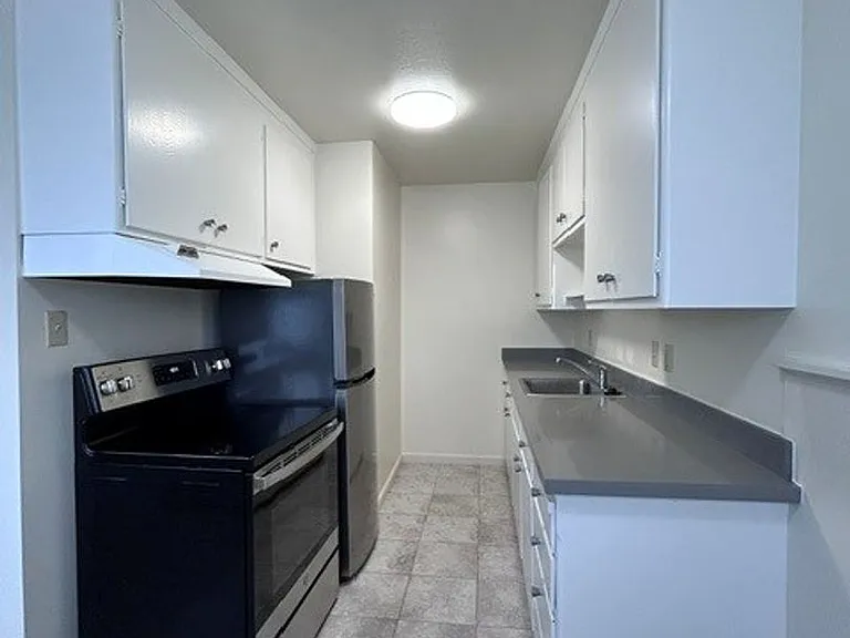 939 Lexington Ave — Photo 3