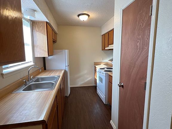 5th image of 4301 Yorkshire Dr #40