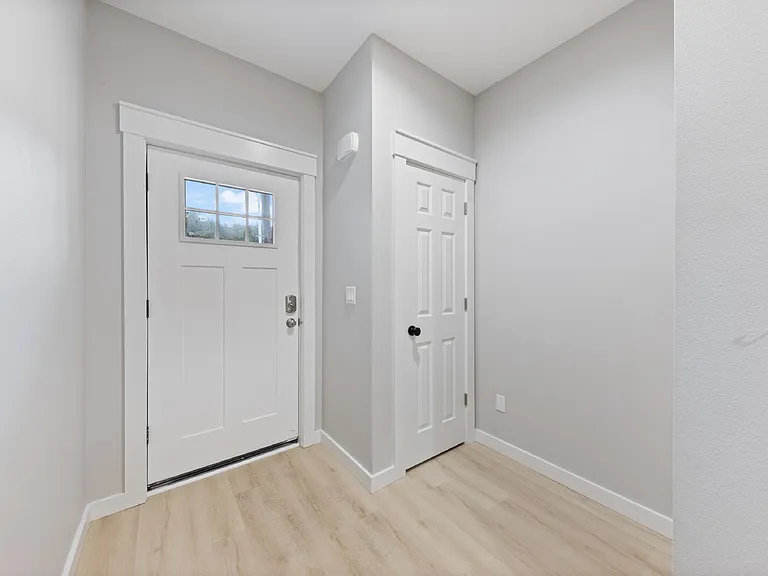 427 SE Inlet Ave — Photo 3