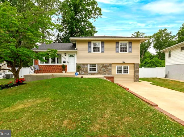 1125 Brookwood Ln, Secane, PA 19018