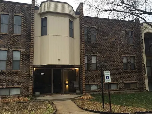 2218 Country Club Dr APT 6, Woodridge, IL 60517