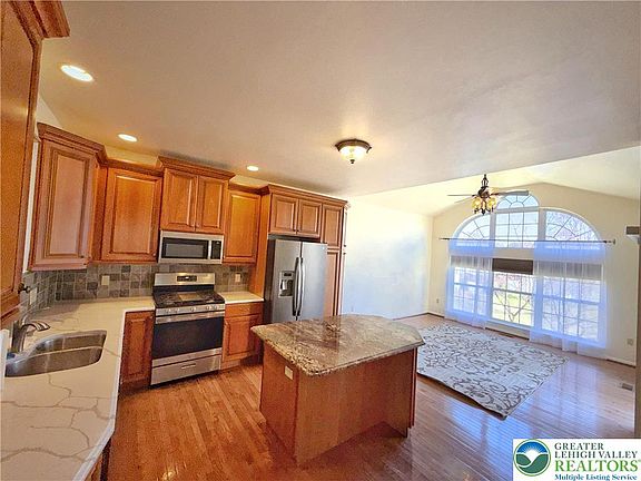 2nd image of 5527 Spring Ridge Dr W