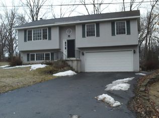 7702 Arlington Ln, Spring Grove, IL 60081