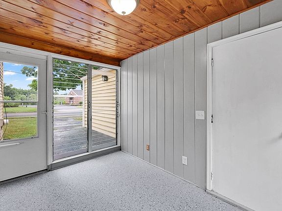4th image of 38 Tinkham Rd