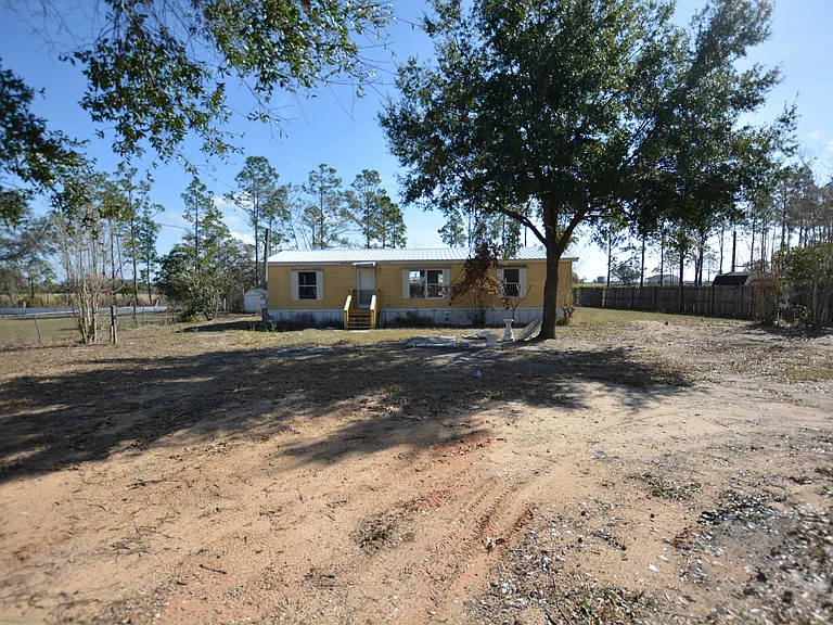 1144 Bradbury Rd — Photo 2