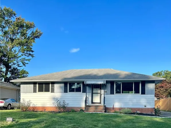 394 Waterbury Dr, Eastlake, OH 44095