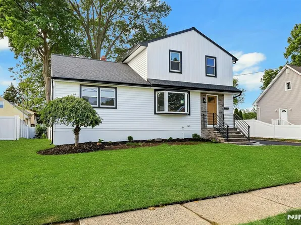 300 John Ochs Dr, Saddle Brook, NJ 07663