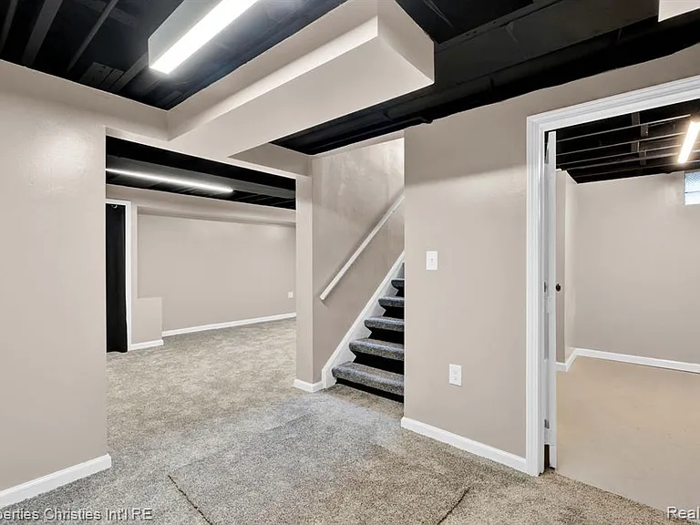 4271 Prairie Ave — Photo 23