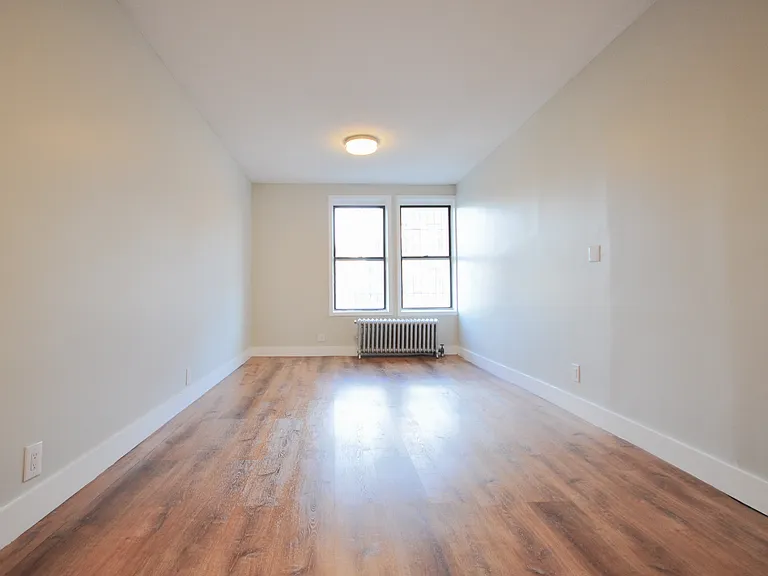 330 Albany Ave #3 — Photo 8