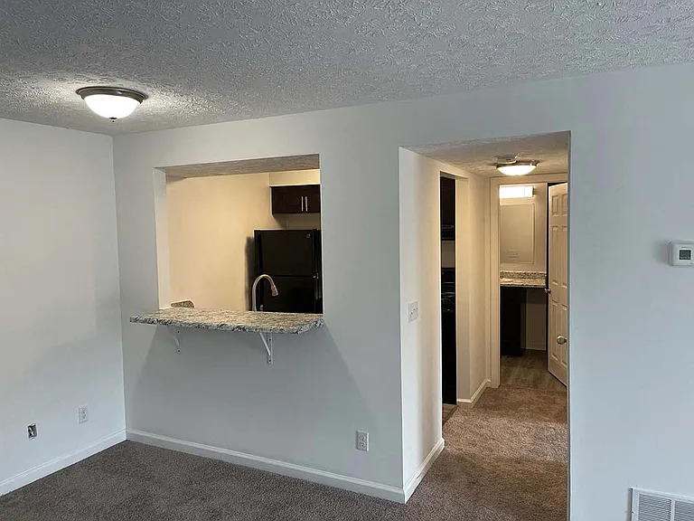 Camelot East Apartments — Photo 22