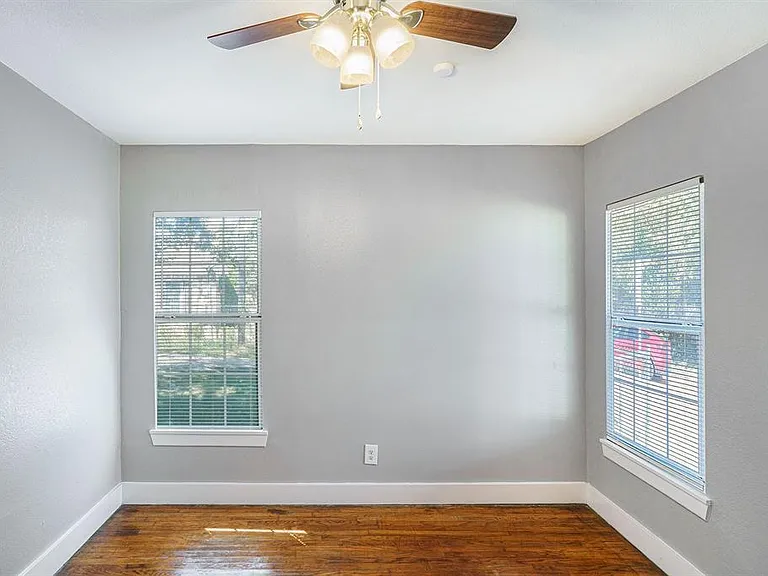 2533 Warren Ave — Photo 9